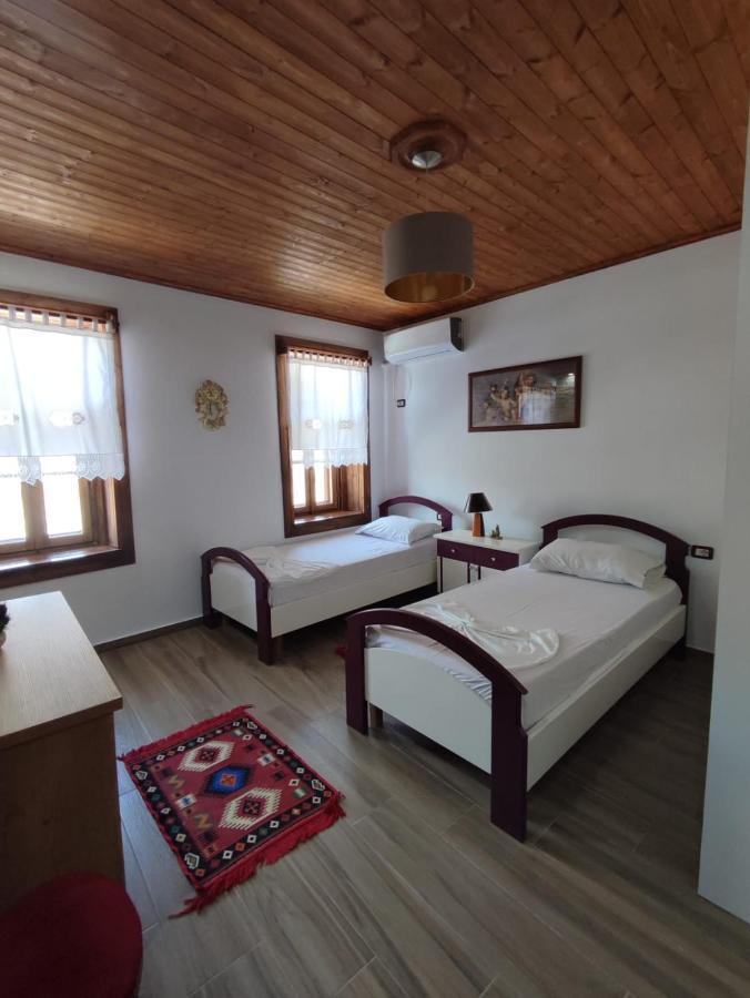 Eni Entire Guesthouse Parking On Site Berat Kültér fotó