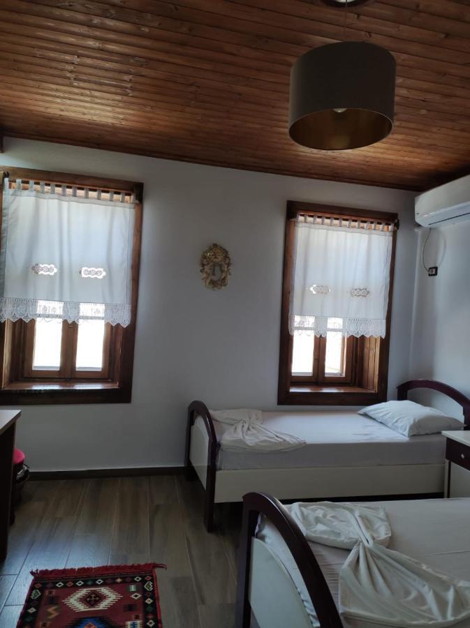 Eni Entire Guesthouse Parking On Site Berat Kültér fotó