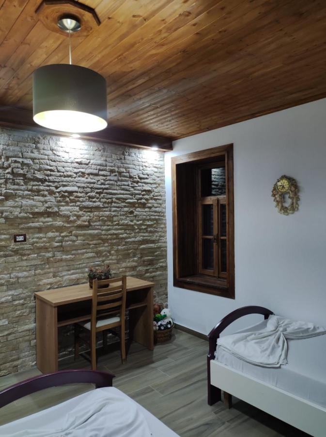 Eni Entire Guesthouse Parking On Site Berat Kültér fotó