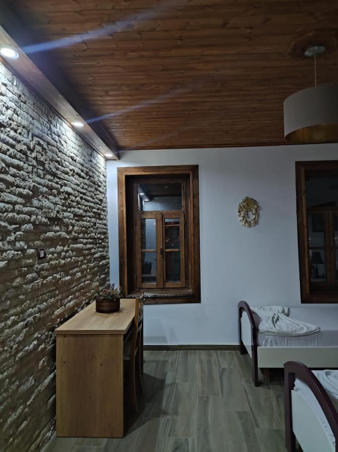 Eni Entire Guesthouse Parking On Site Berat Kültér fotó