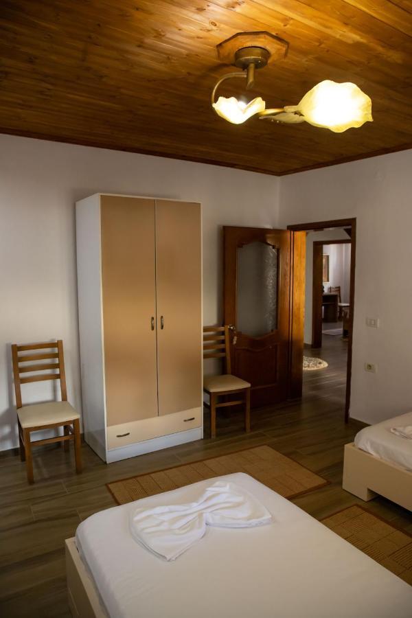 Eni Entire Guesthouse Parking On Site Berat Kültér fotó